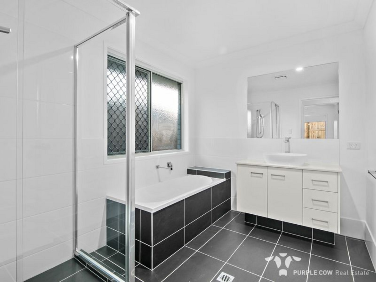 Rental: Greenbank, QLD, 4124 photo-9