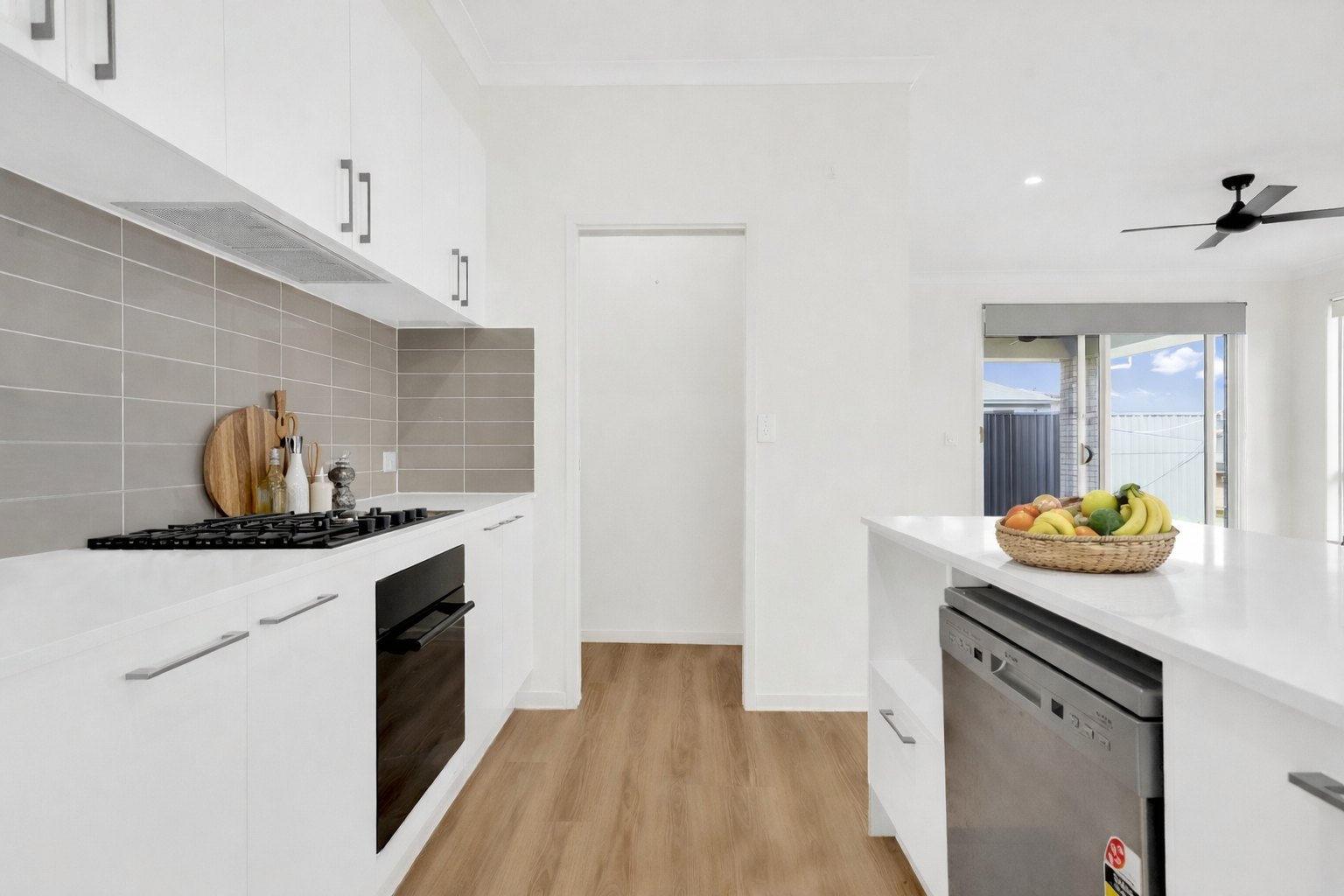 Rental: Spring Mountain, QLD, 4300 photo-5