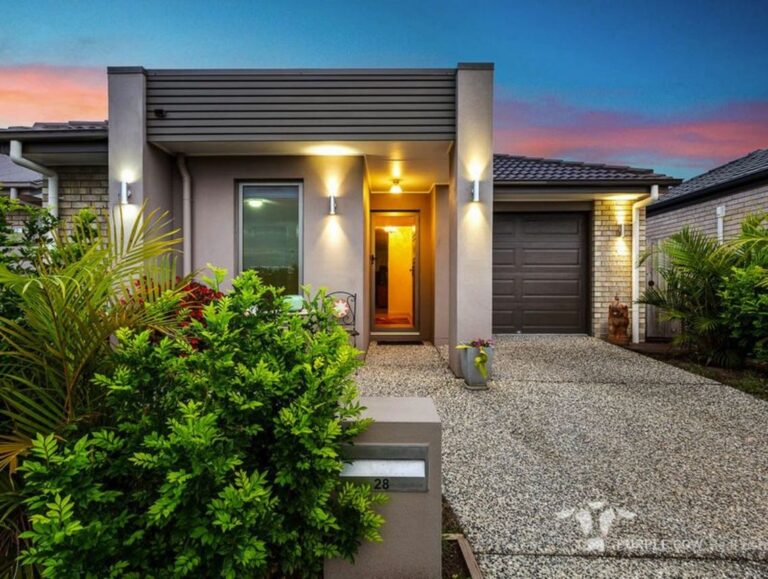 28 Trinity Crescent, Springfield Lakes