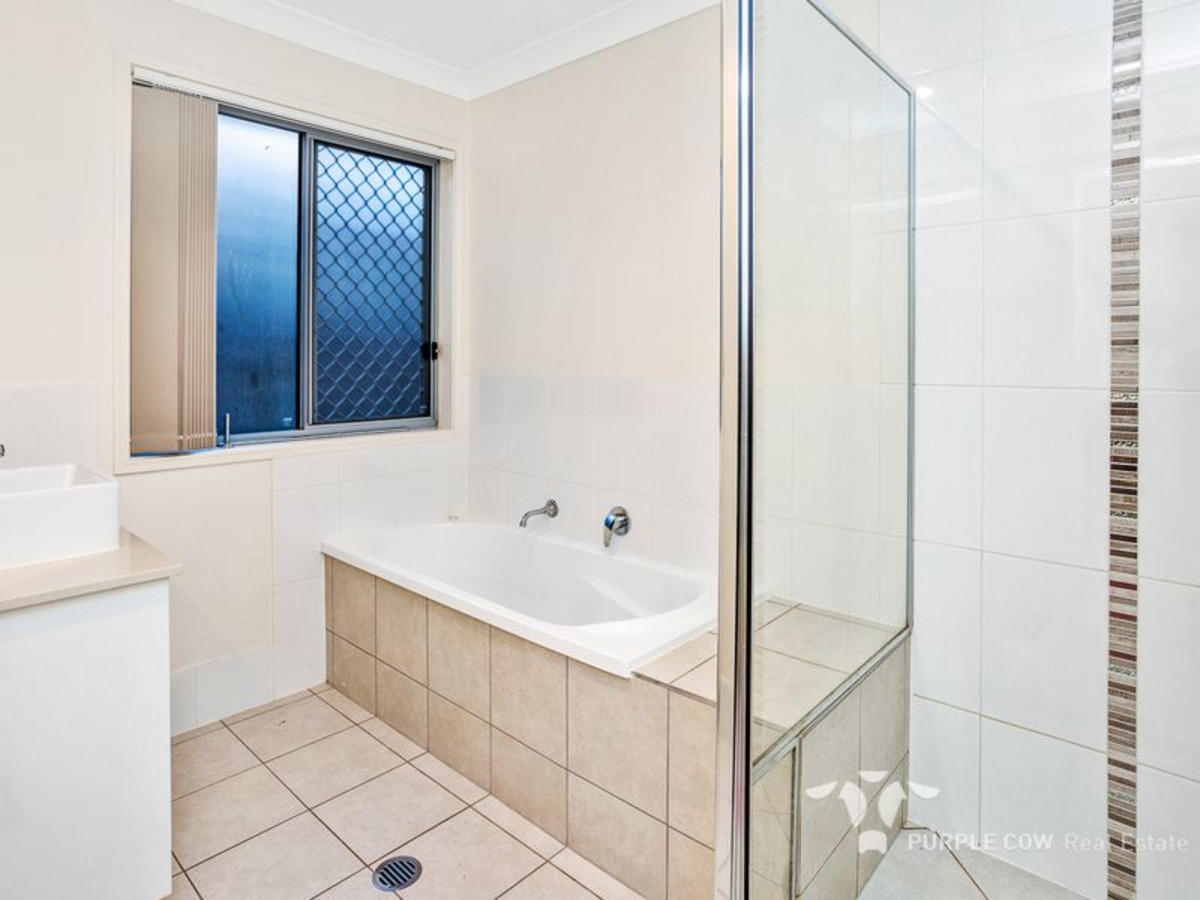 Rental: Deebing Heights, QLD, 4306 photo-6