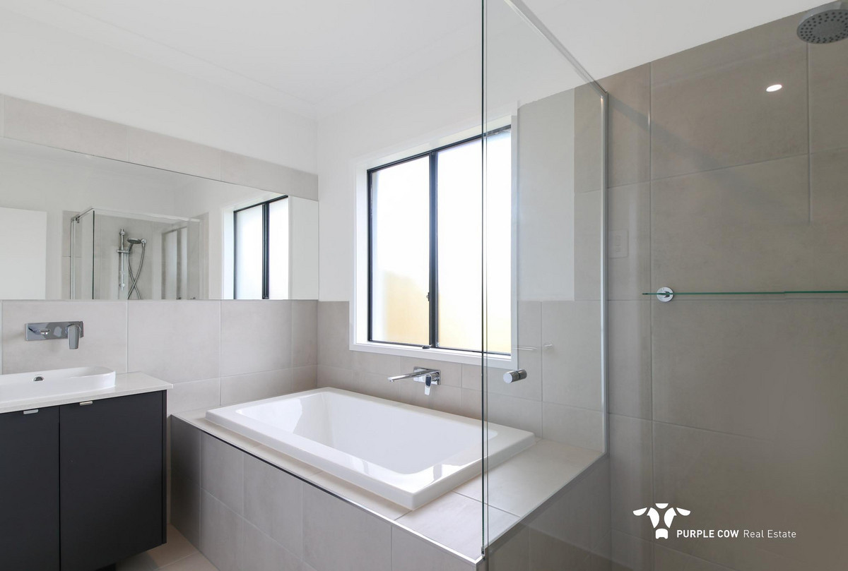Rental: Ripley, QLD, 4306 photo-4