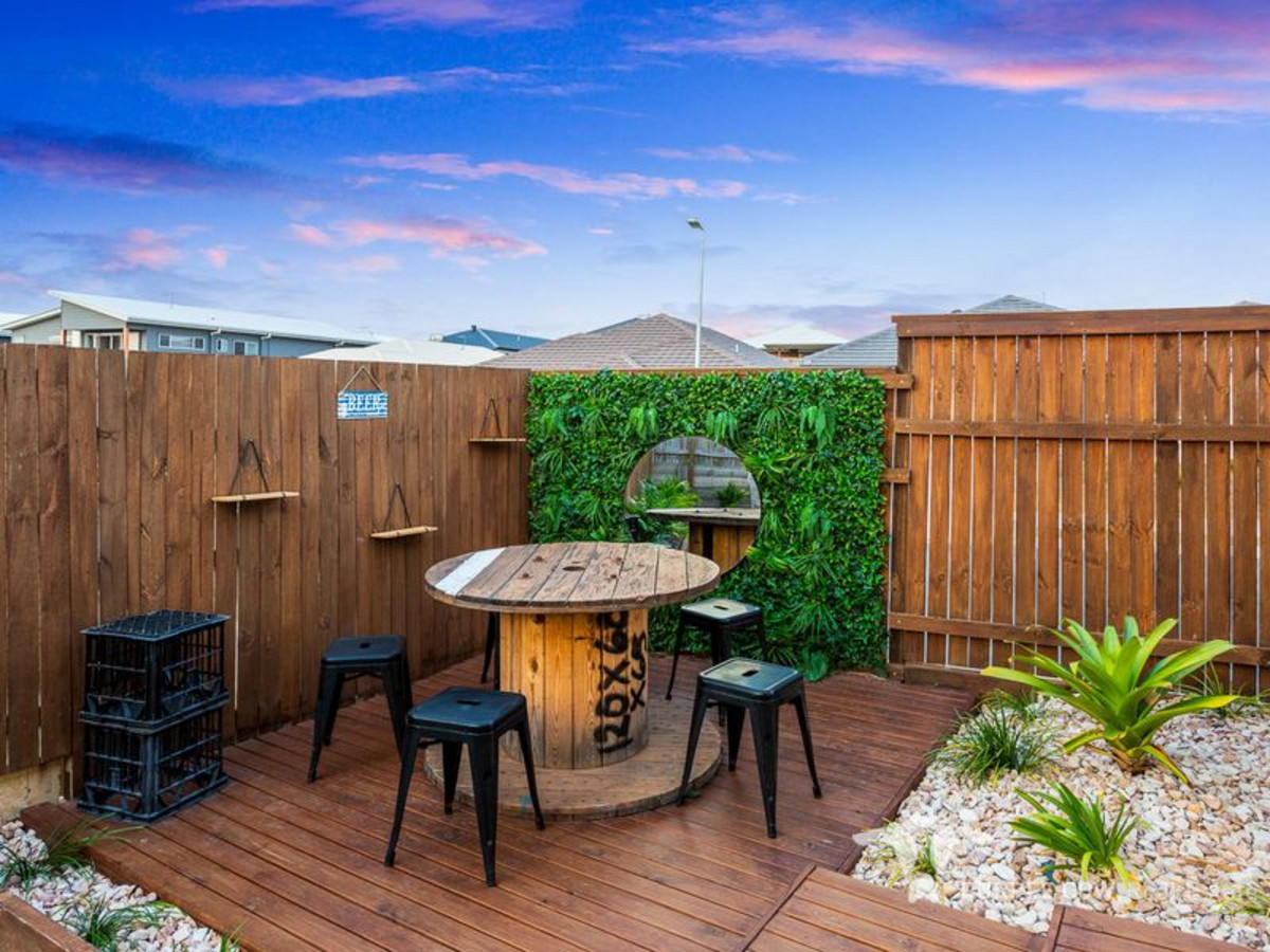 Rental: Spring Mountain, QLD, 4300 photo-4