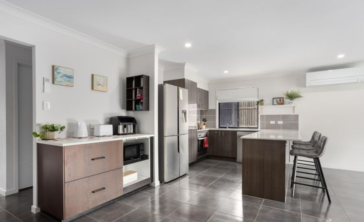 Rental: Collingwood Park, QLD, 4301 photo-2