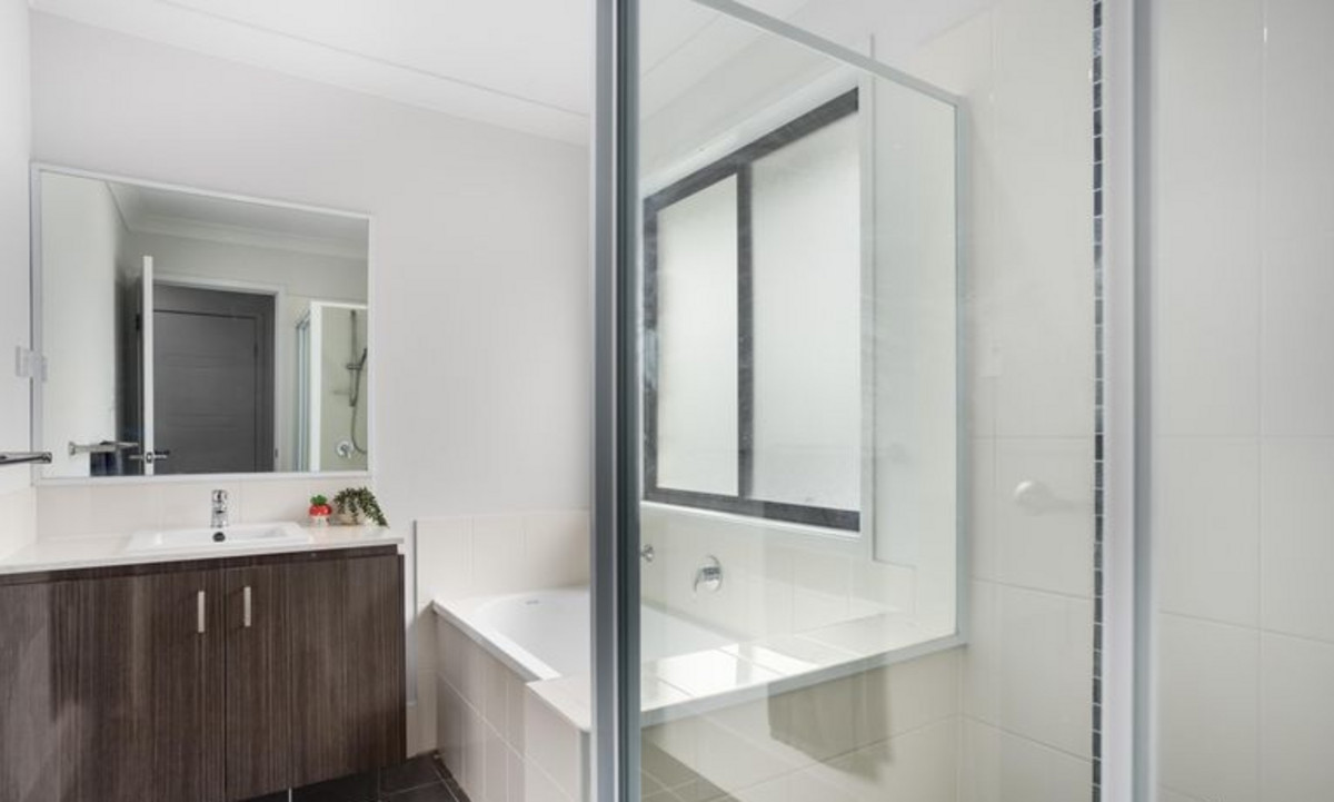 Rental: Collingwood Park, QLD, 4301 photo-7