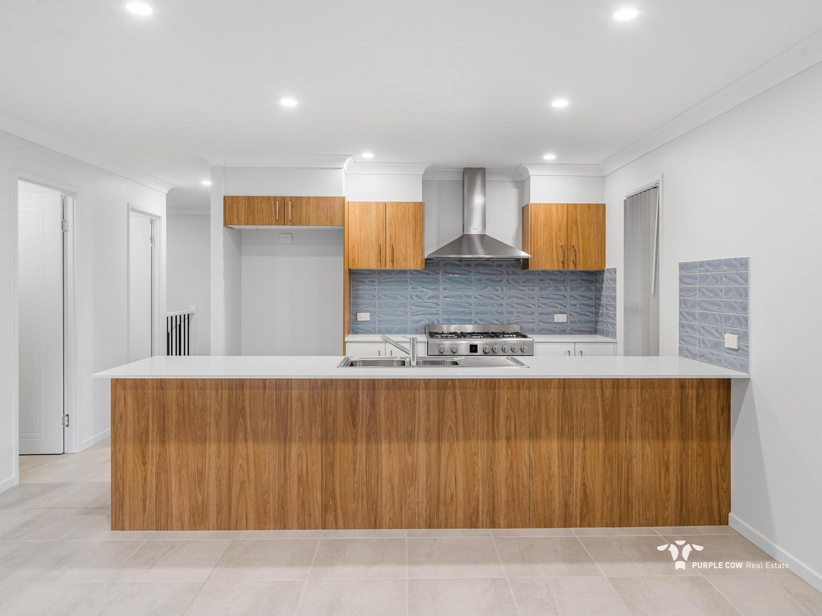 Rental: 86 Russell Luhrs Way, Spring Mountain, QLD, 4300 photo-2