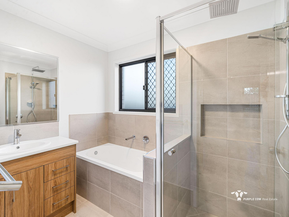 Rental: 86 Russell Luhrs Way, Spring Mountain, QLD, 4300 photo-7