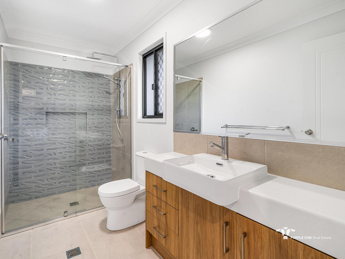 Rental: 86 Russell Luhrs Way, Spring Mountain, QLD, 4300 photo-10
