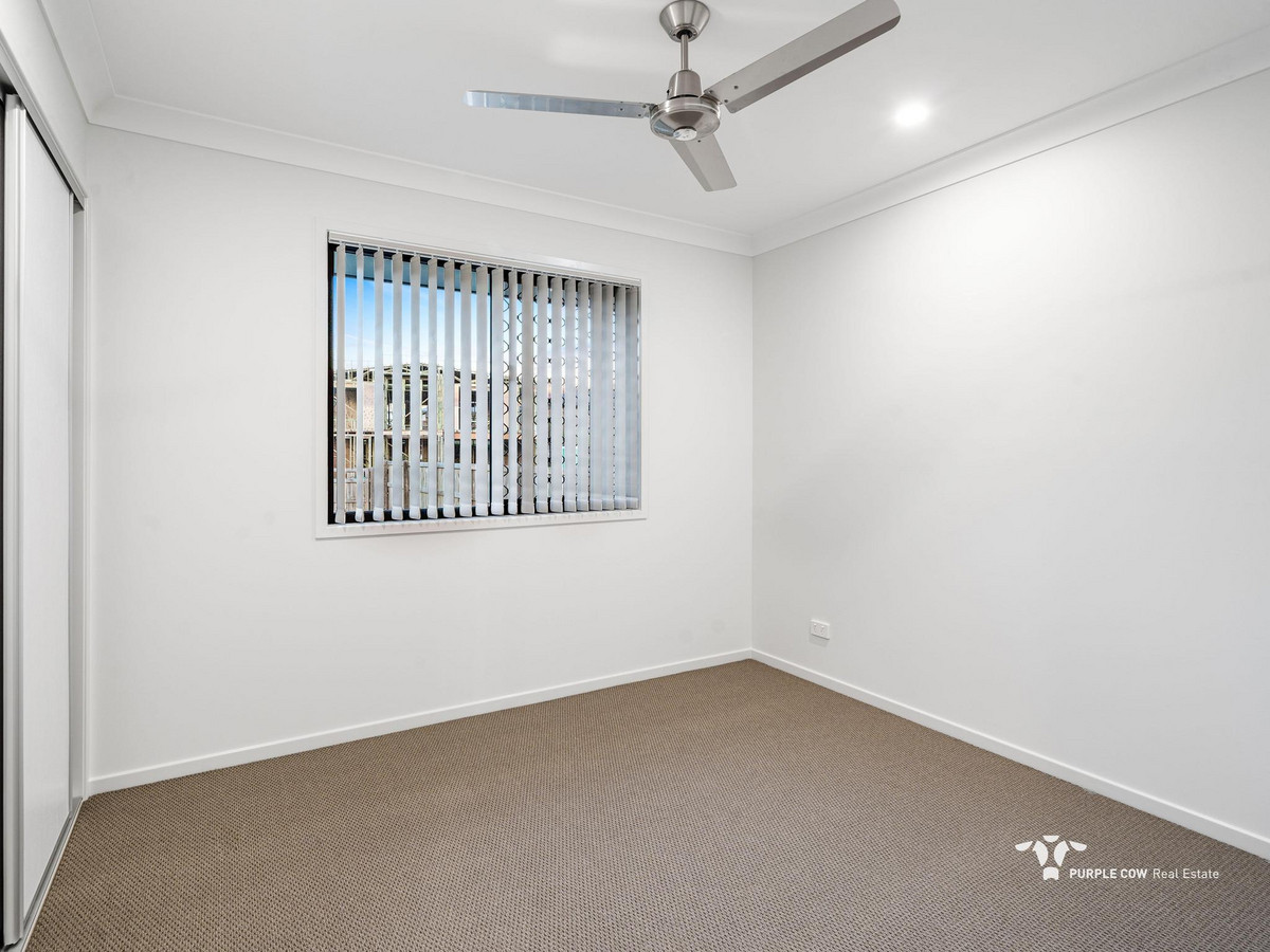 Rental: 86 Russell Luhrs Way, Spring Mountain, QLD, 4300 photo-11