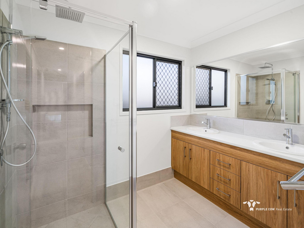 Rental: 86 Russell Luhrs Way, Spring Mountain, QLD, 4300 photo-12