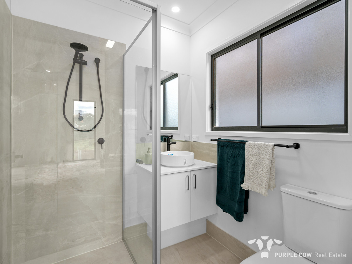 Rental: Spring Mountain, QLD, 4300 photo-9