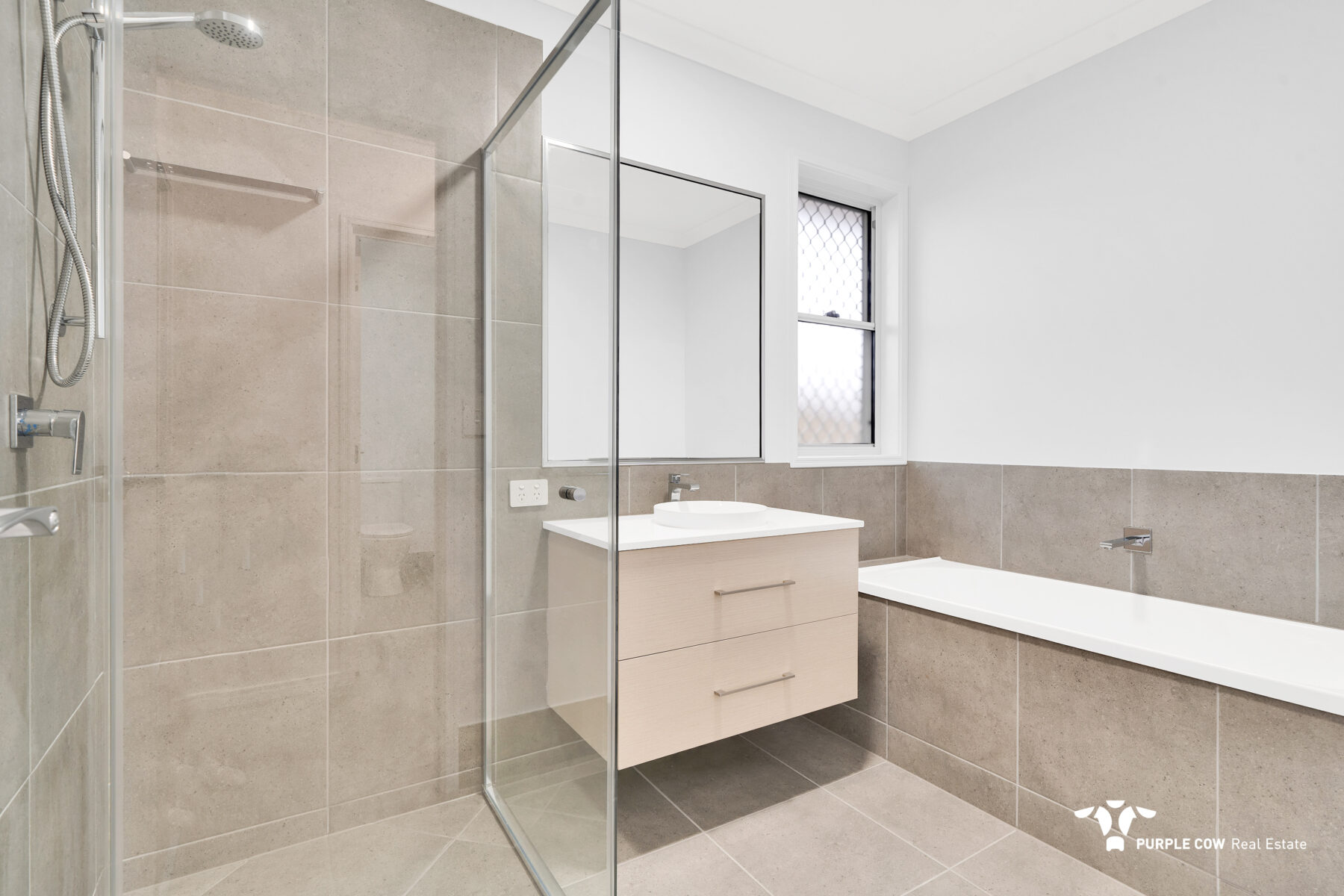 Rental: 9 River Lily Crescent, Deebing Heights, QLD, 4306 photo-8