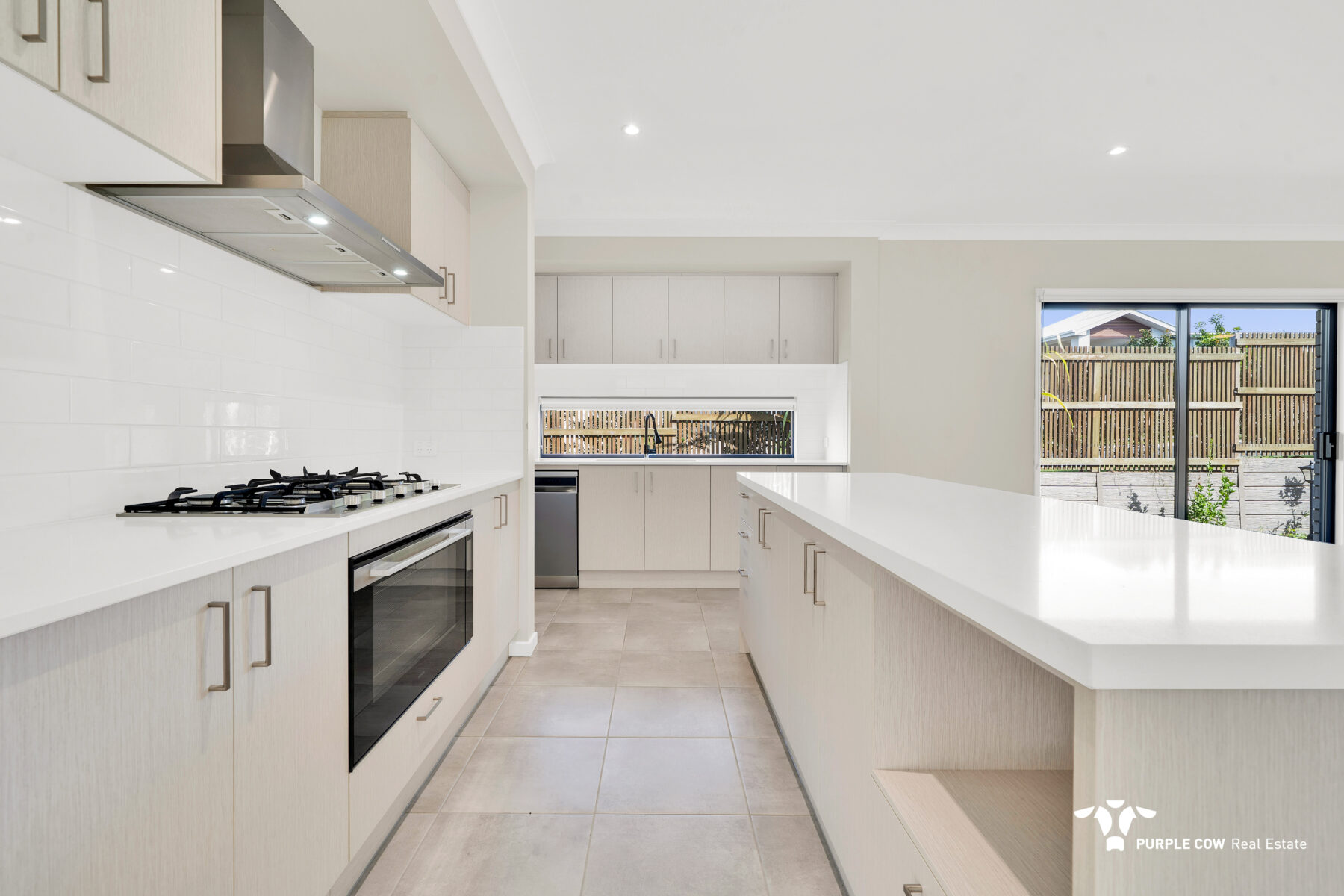 Rental: 2 Terracotta Street, Greenbank, QLD, 4124 photo-3