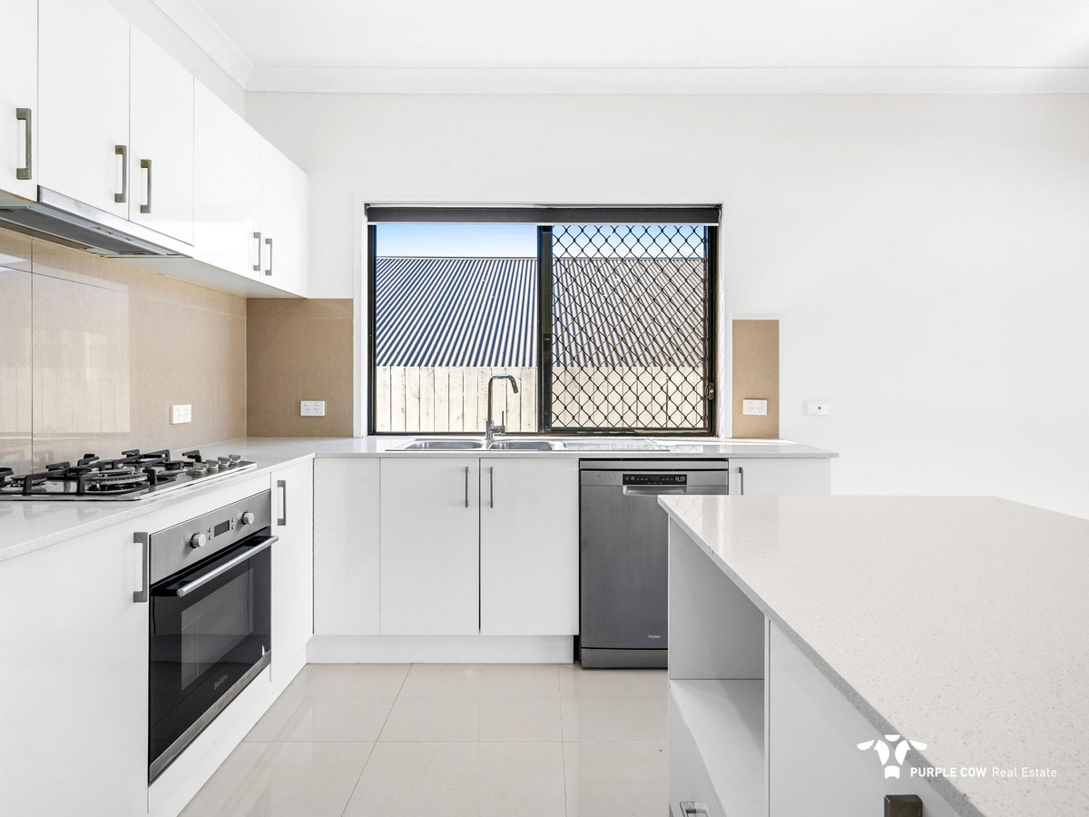 Rental: 45 Kangaroo Crescent, Springfield Lakes, QLD, 4300 photo-5