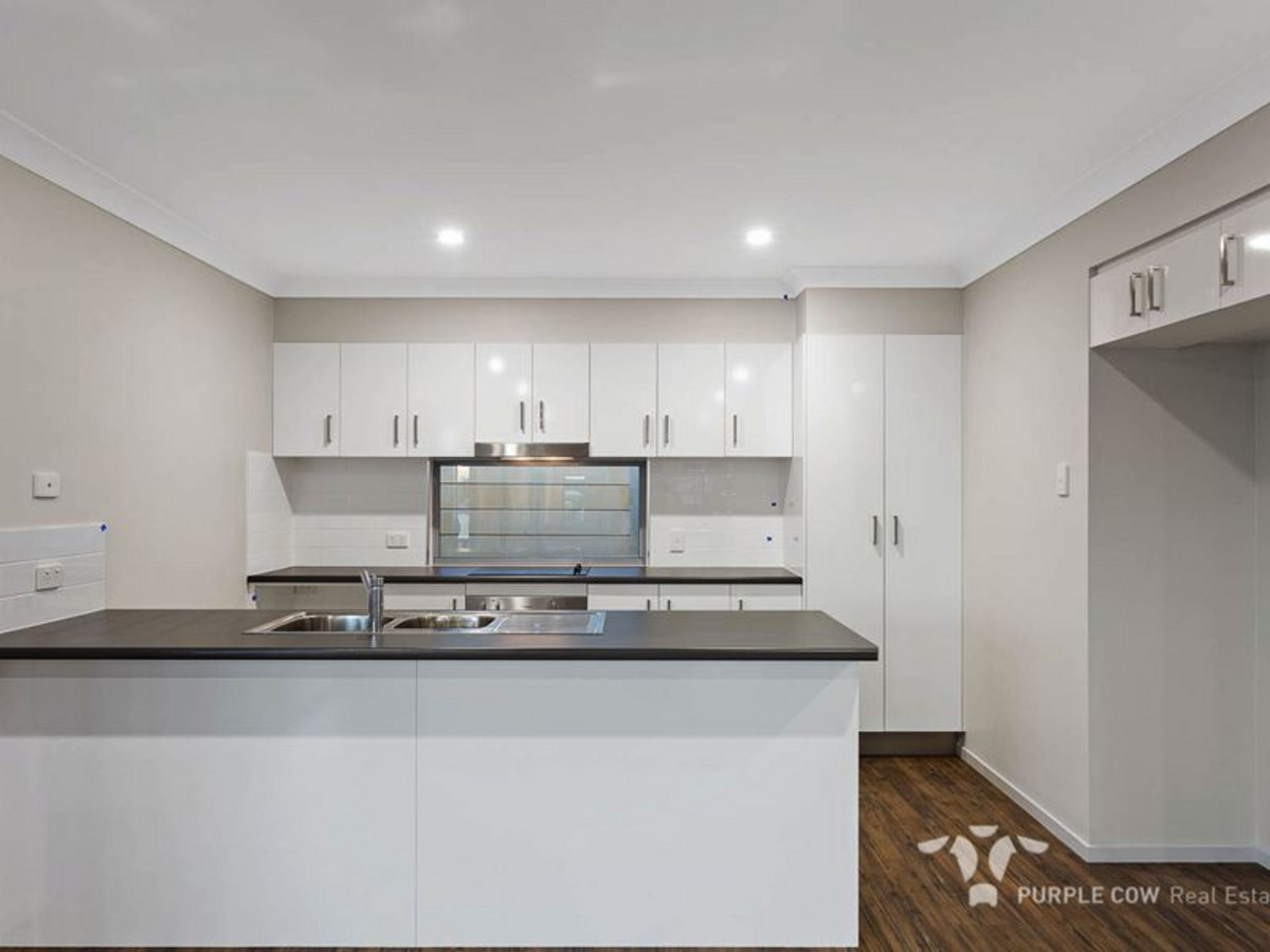 Rental: 35 Sawyer Street, Spring Mountain, QLD, 4300 photo-2