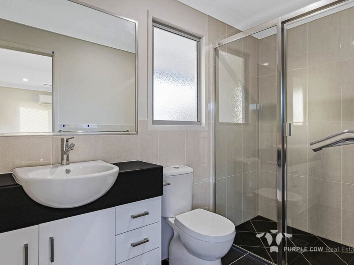 Rental: 35 Sawyer Street, Spring Mountain, QLD, 4300 photo-7