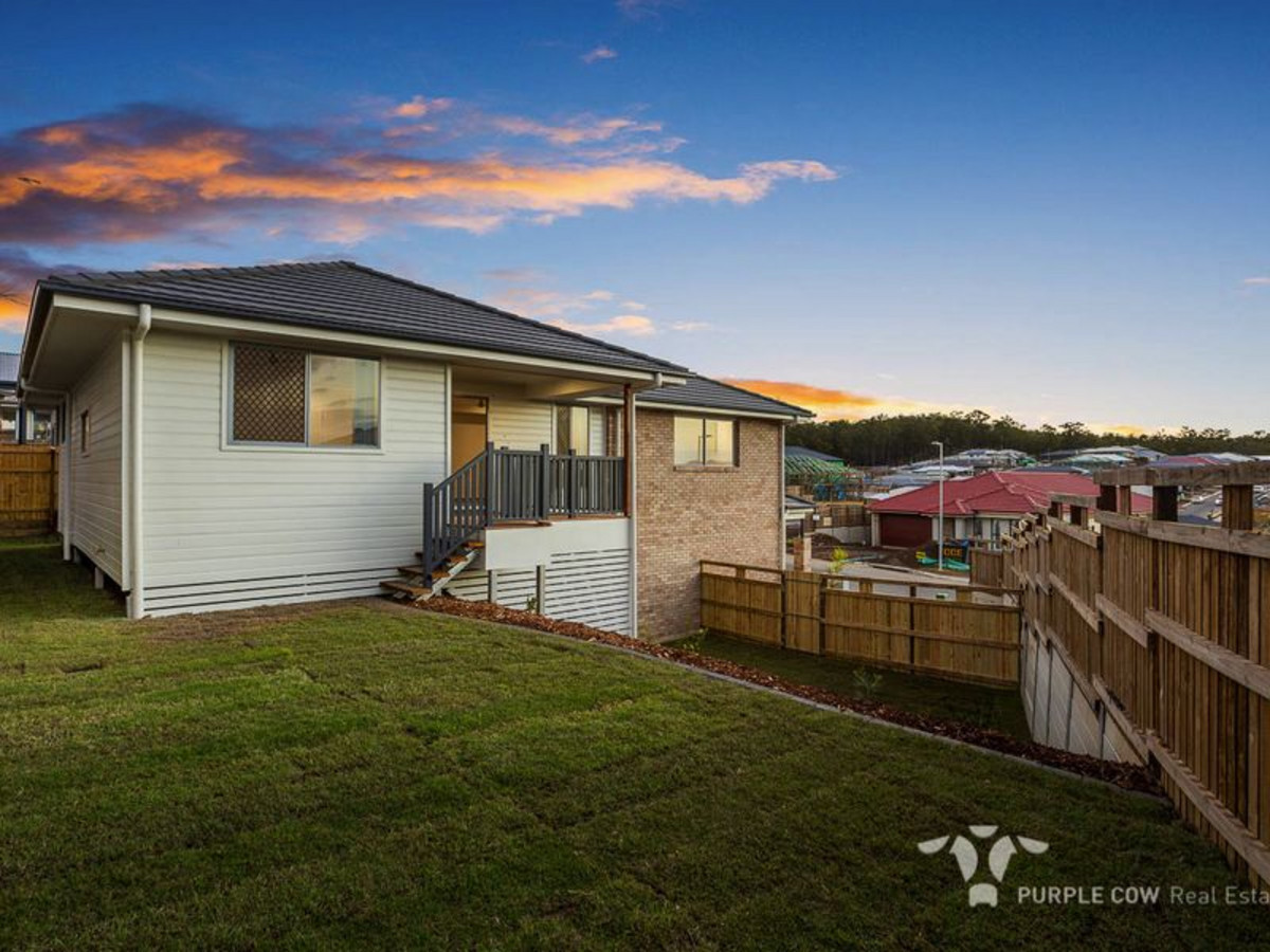 Rental: 35 Sawyer Street, Spring Mountain, QLD, 4300 photo-13