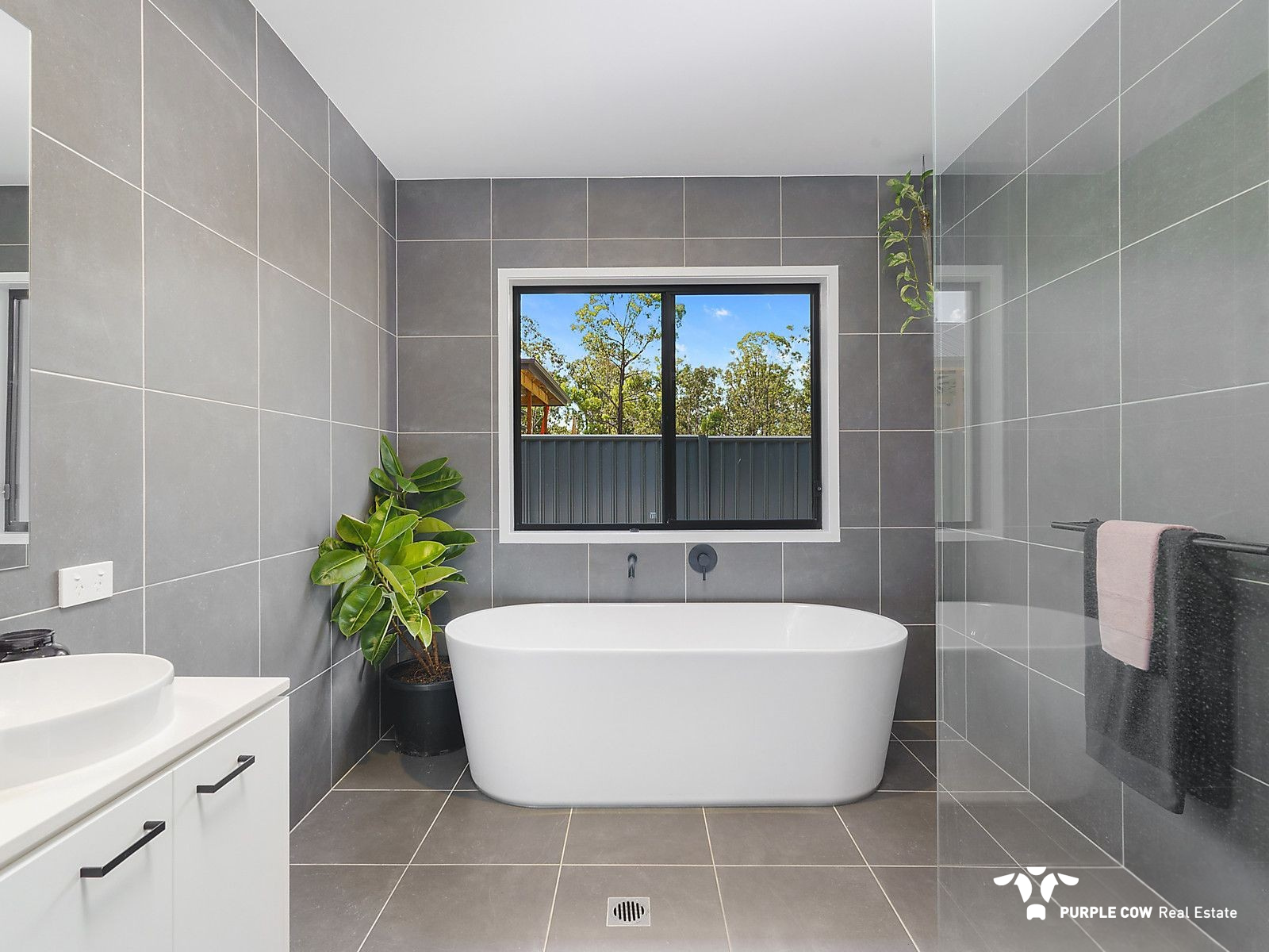Rental: Spring Mountain, QLD, 4300 photo-5