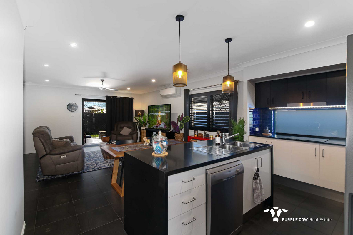 Rental: 39 Woodline Drive, Spring Mountain, QLD, 4300 photo-2