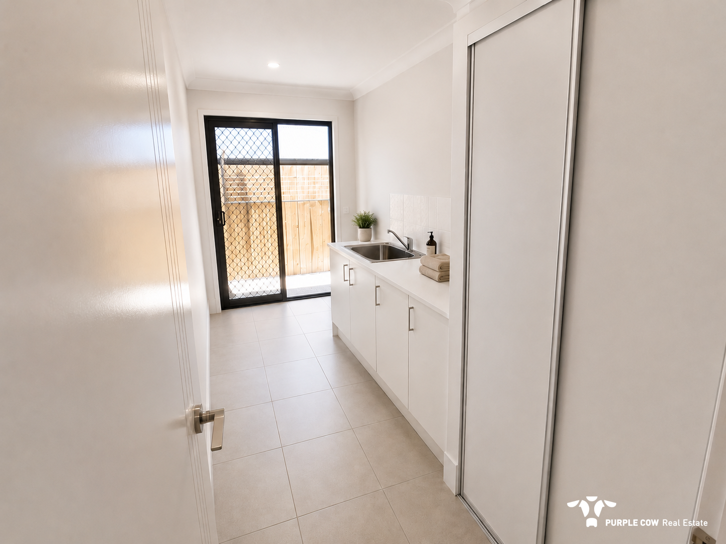 Rental: 430 Grande Avenue, Spring Mountain, QLD, 4300 photo-7