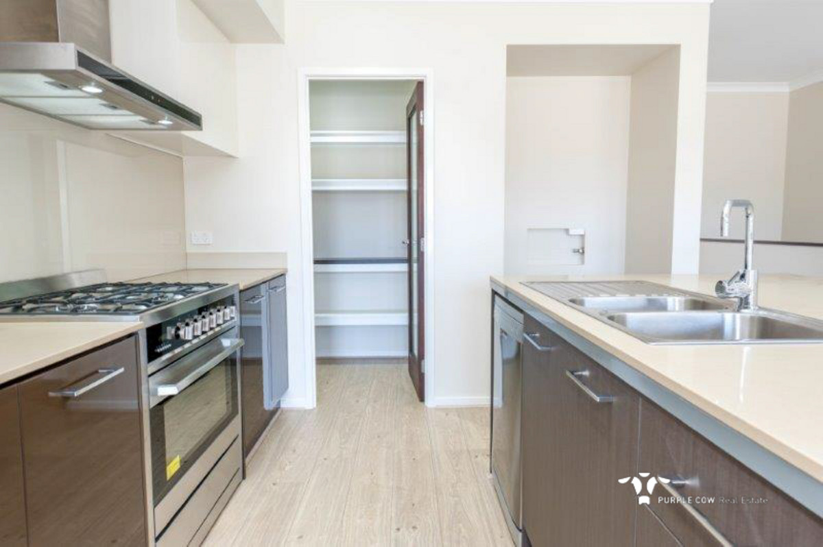 Rental: 5 Crest Street, Springfield Lakes, QLD, 4300 photo-2