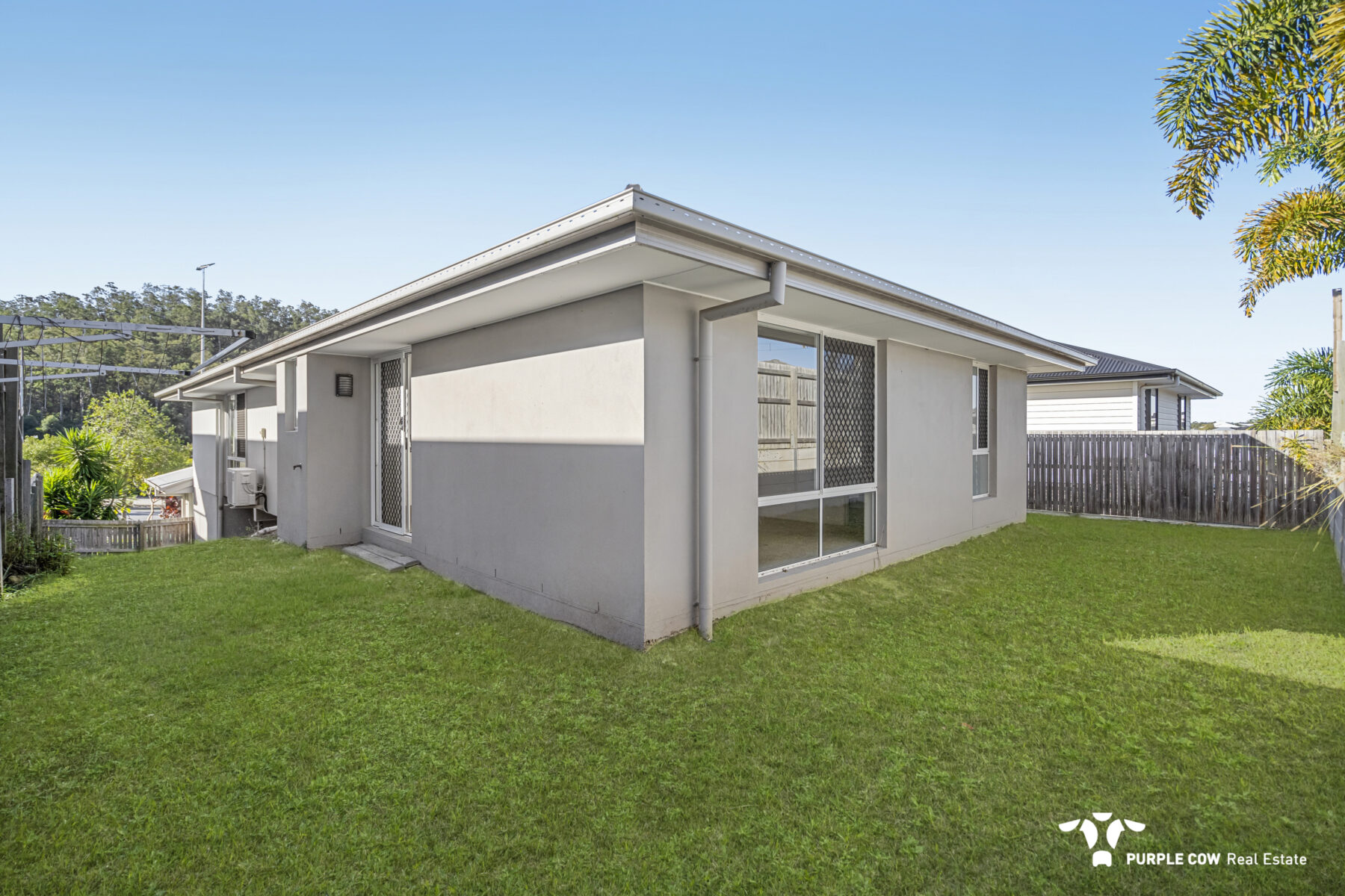 Rental: 102 Russell Luhrs Way, Spring Mountain, QLD, 4300 photo-11