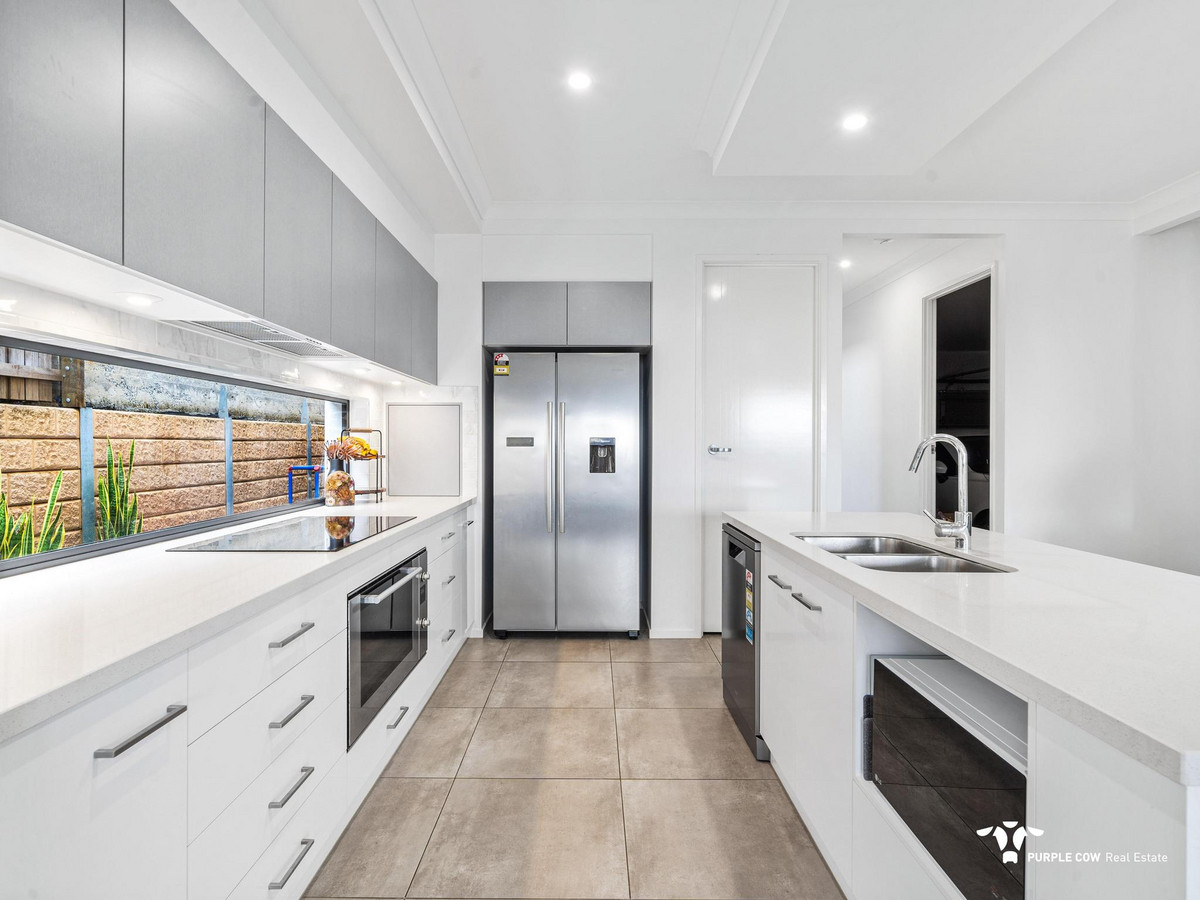 Rental: 6 O'Connor Court, Augustine Heights, QLD, 4300 photo-2