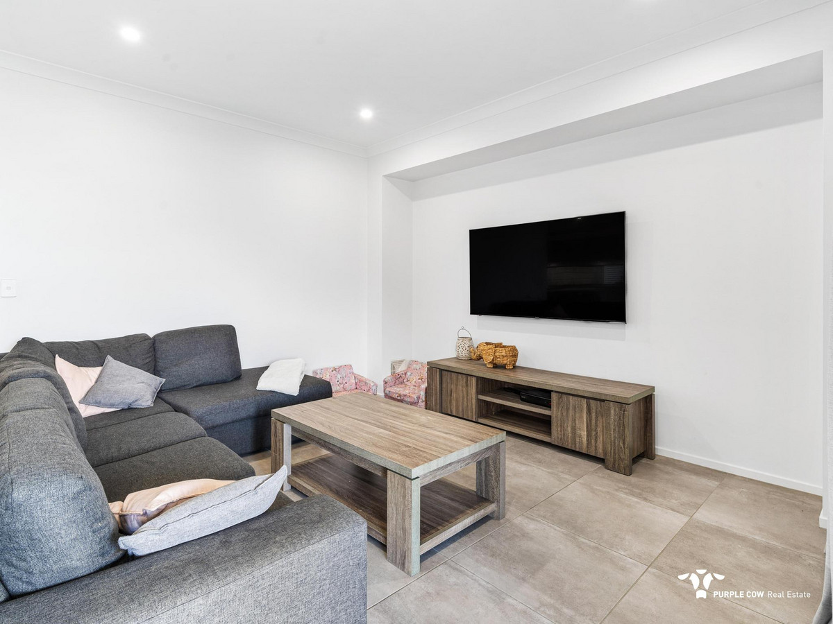 Rental: 6 O'Connor Court, Augustine Heights, QLD, 4300 photo-3