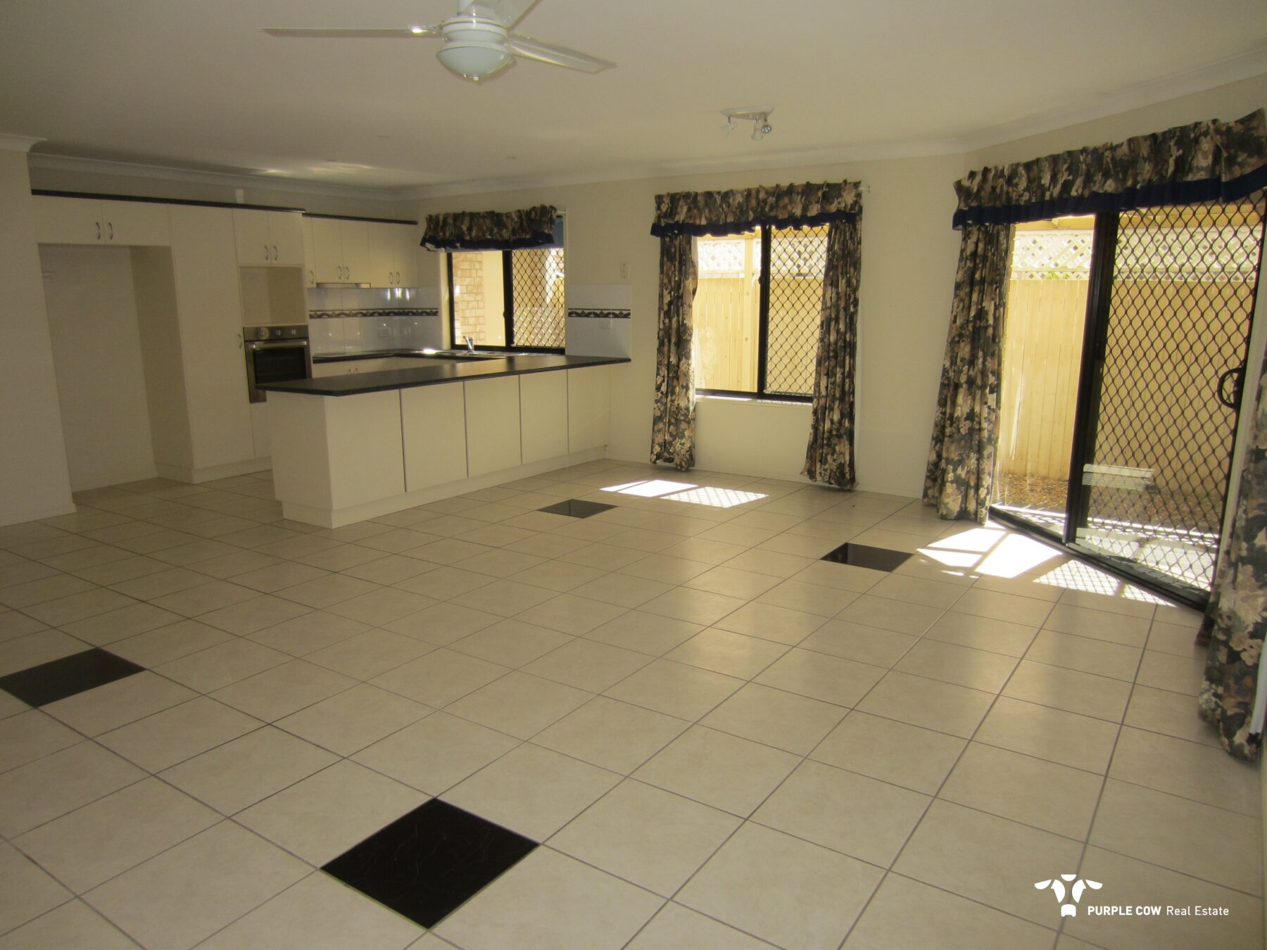 Rental: 10 Jupiter Street, Springfield Lakes, QLD, 4300 photo-2