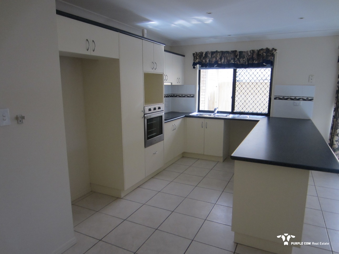 Rental: 10 Jupiter Street, Springfield Lakes, QLD, 4300 photo-3