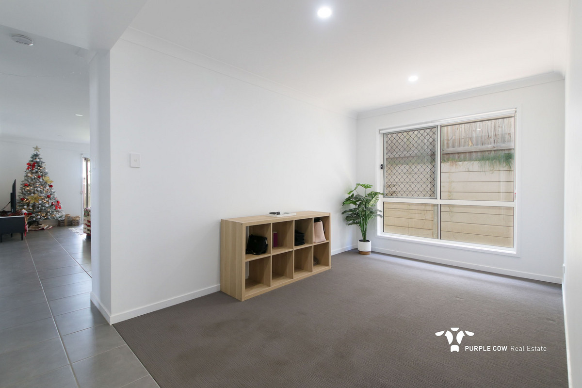 Rental: 12 Abington Street, Spring Mountain, QLD, 4300 photo-8
