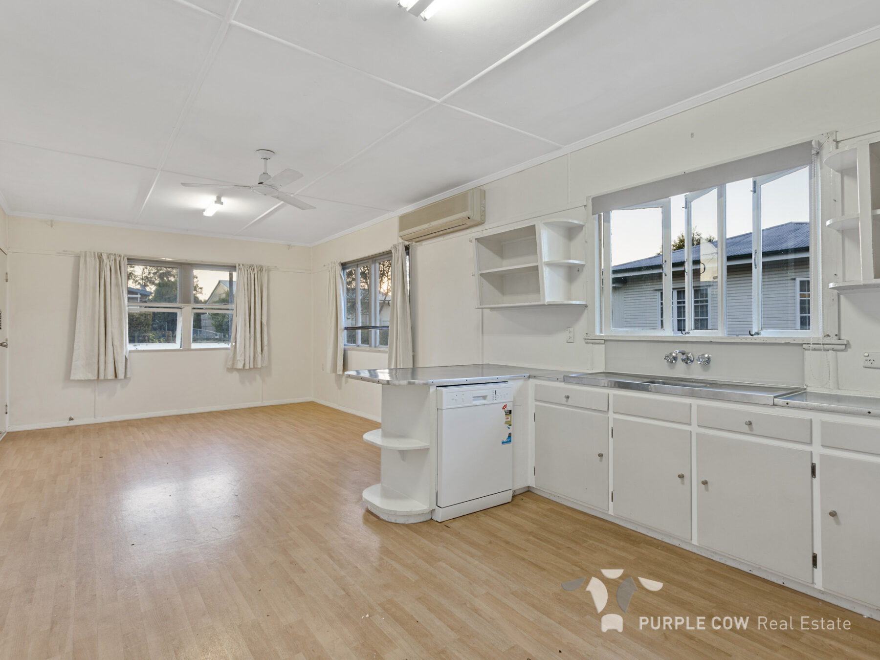 Property: 6 Grenadier Circle, Ebbw Vale, QLD, 4304 photo-2