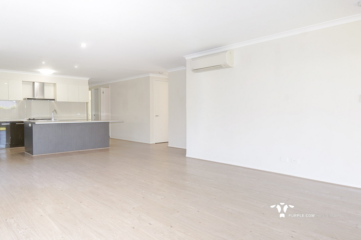 Rental: 27 Banya Crescent, Springfield Lakes, QLD, 4300 photo-3