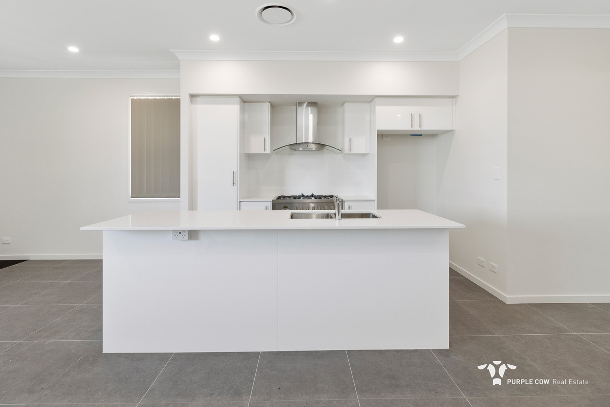 Rental: Spring Mountain, QLD, 4300 photo-3