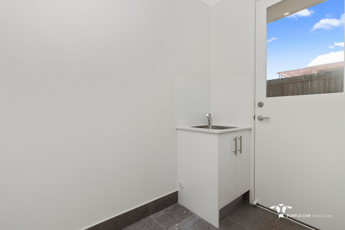 Rental: Spring Mountain, QLD, 4300 photo-10