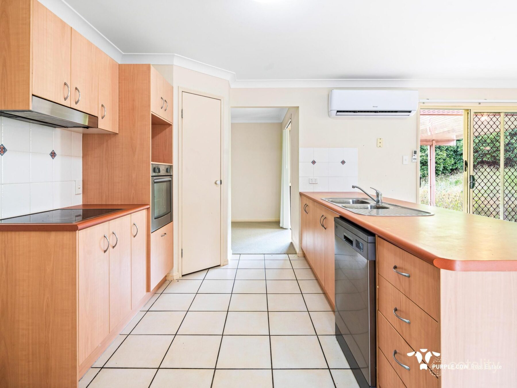 Rental: 22 Lloyd Bird Crescent, Springfield Lakes, QLD, 4300 photo-4