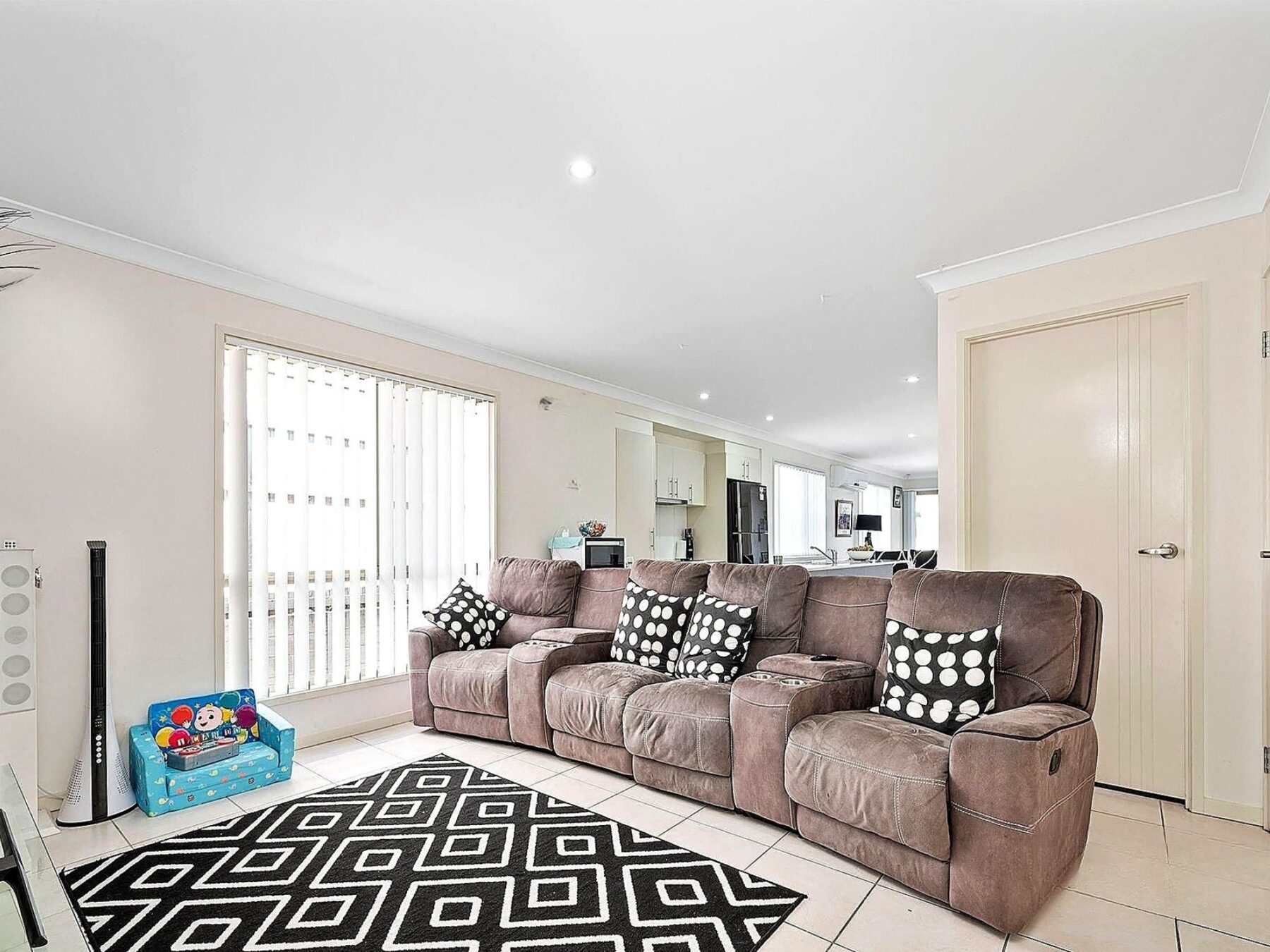 Rental: 20 Francisca Drive, Augustine Heights, QLD, 4300 photo-3