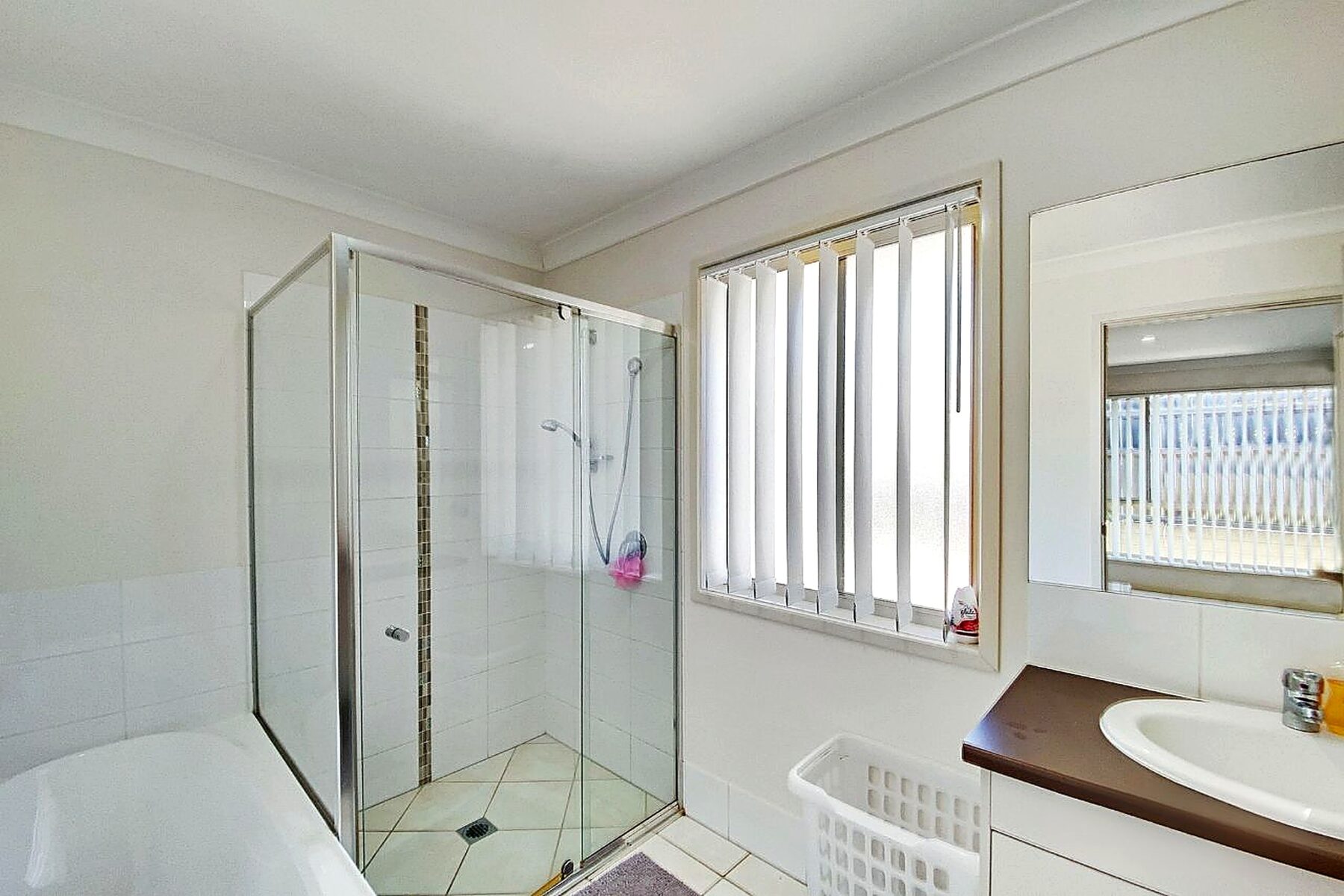 Rental: 20 Francisca Drive, Augustine Heights, QLD, 4300 photo-9