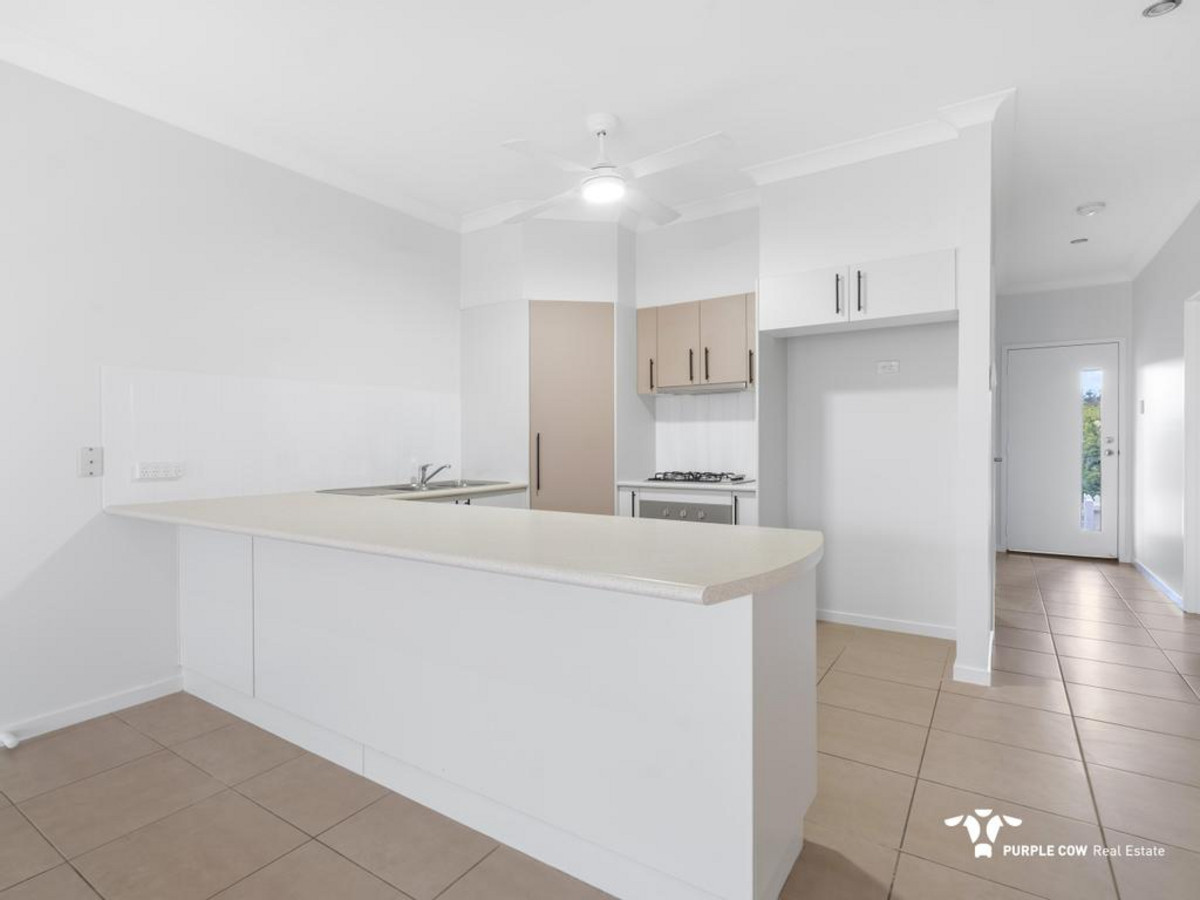 Rental: 17 Grand Canyon Drive, Springfield Lakes, QLD, 4300 photo-2