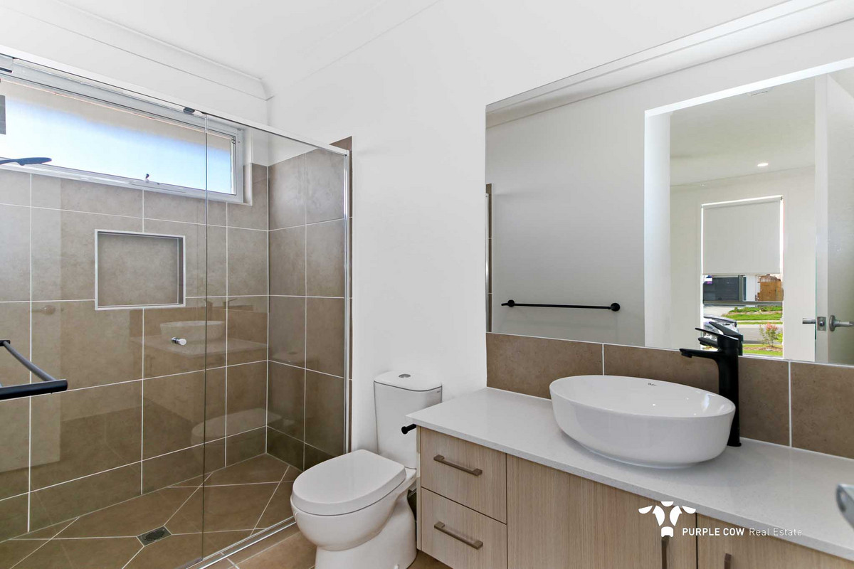 Rental: Redbank Plains, QLD, 4301 photo-6