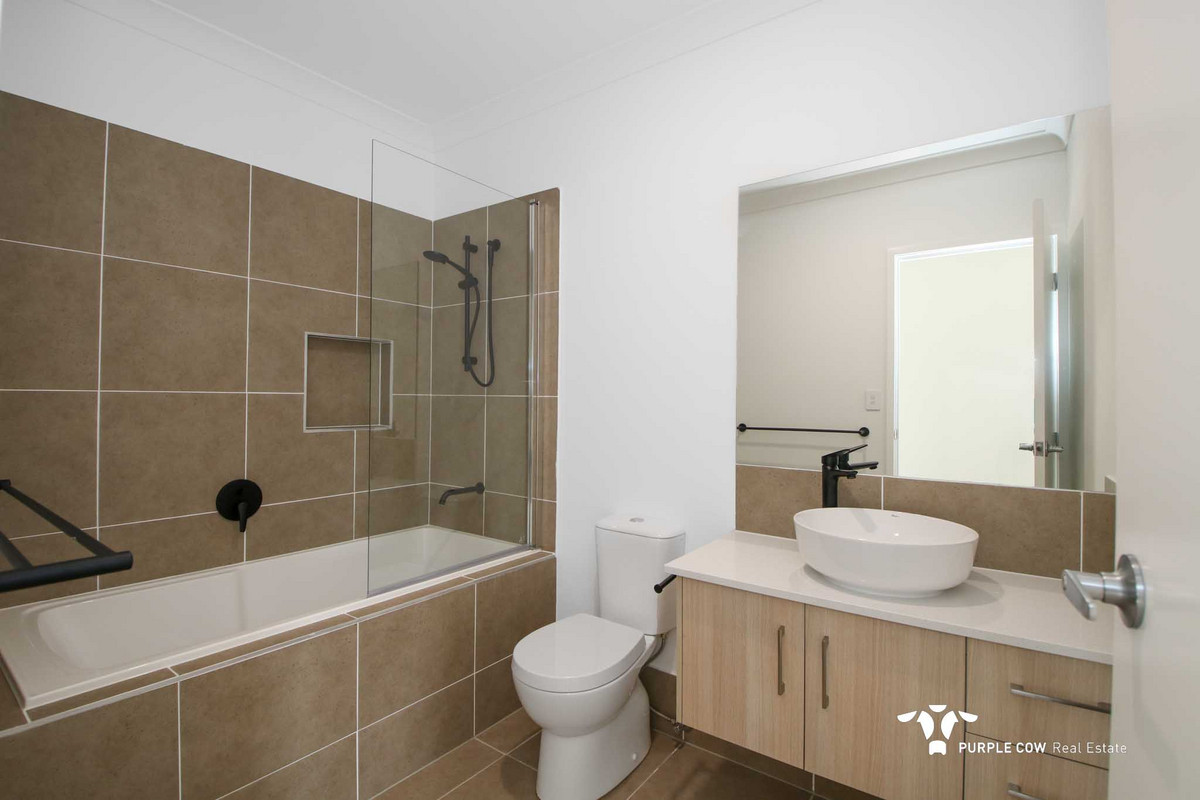 Rental: Redbank Plains, QLD, 4301 photo-8