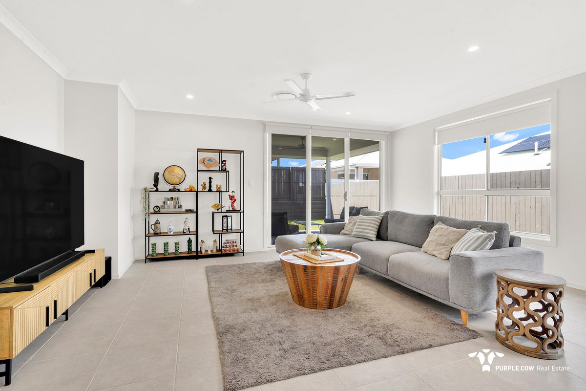 Rental: Greenbank, QLD, 4124 photo-5