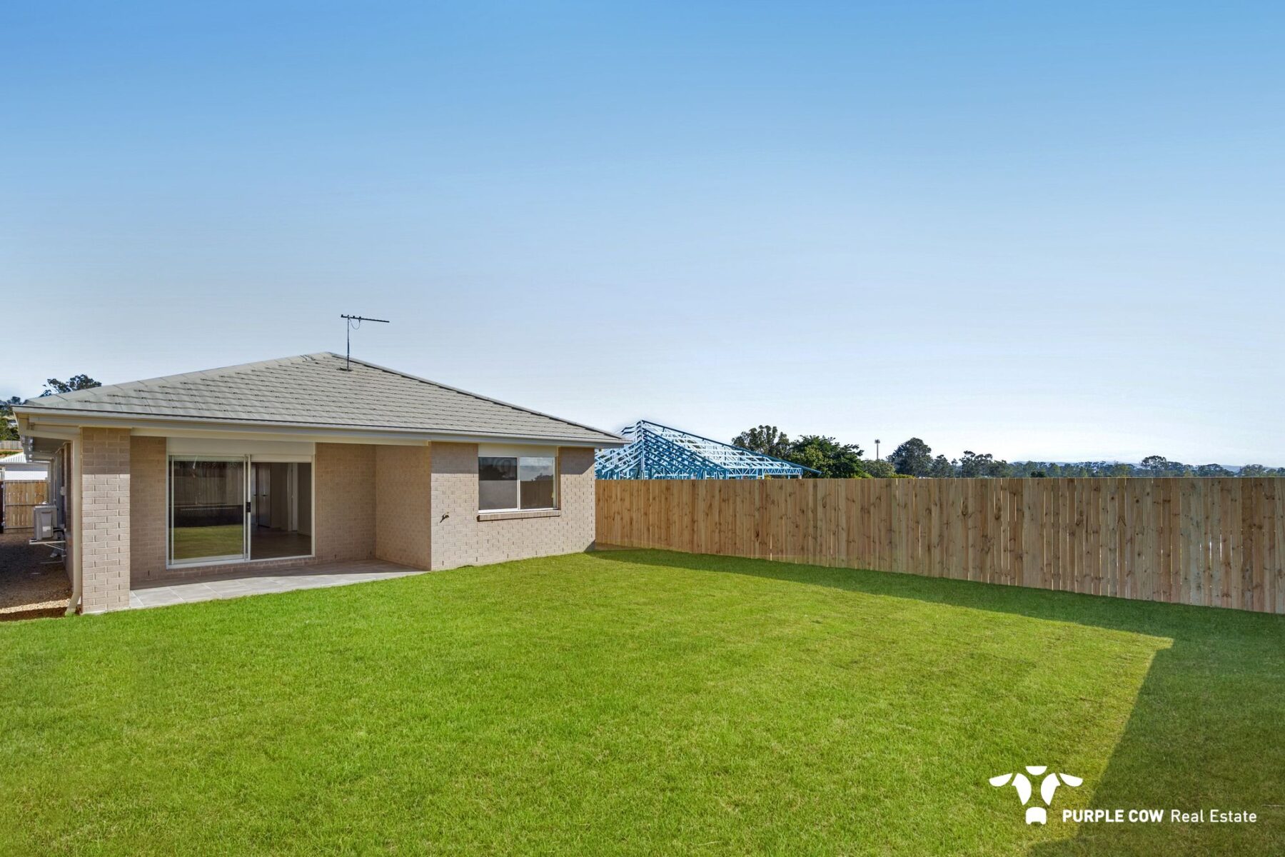Rental: 11 Hills Crescent, Redbank Plains, QLD, 4301 photo-11