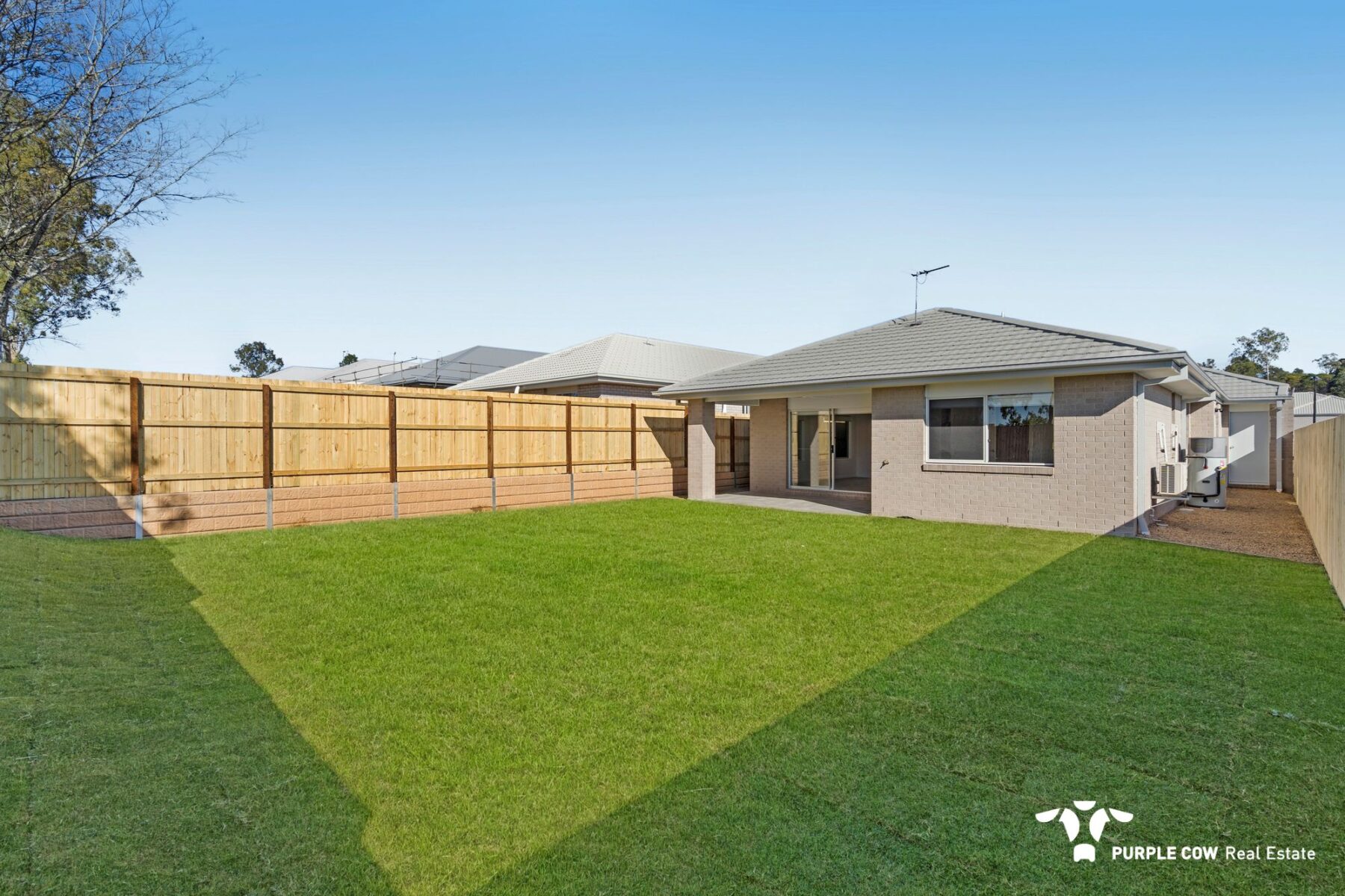 Rental: 11 Hills Crescent, Redbank Plains, QLD, 4301 photo-12