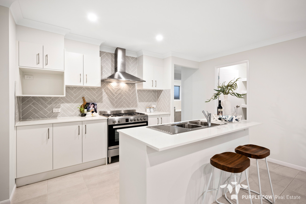 Rental: Spring Mountain, QLD, 4300 photo-4