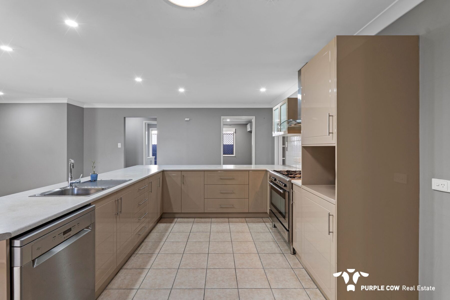Rental: 5 Horton Place, Forest Lake, QLD, 4078 photo-2