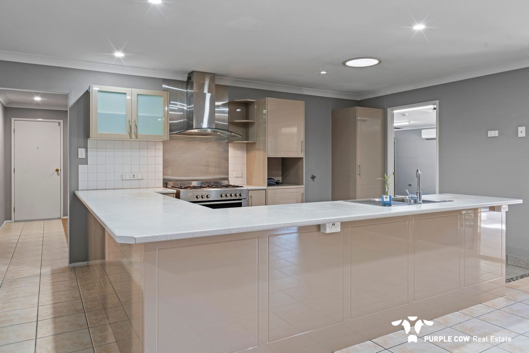 Rental: 5 Horton Place, Forest Lake, QLD, 4078 photo-3