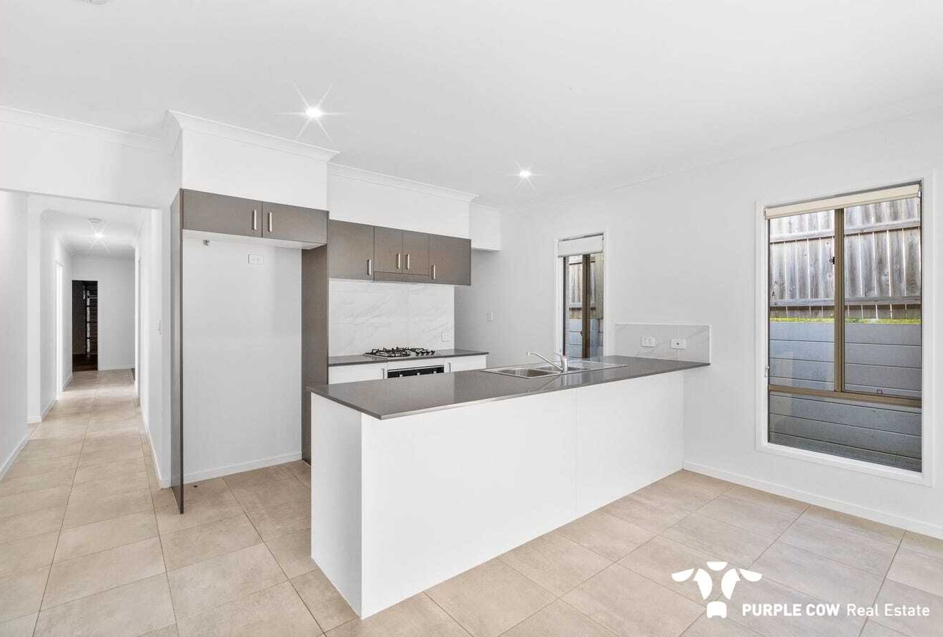 Rental: 3 Abington Street, Spring Mountain, QLD, 4300 photo-2