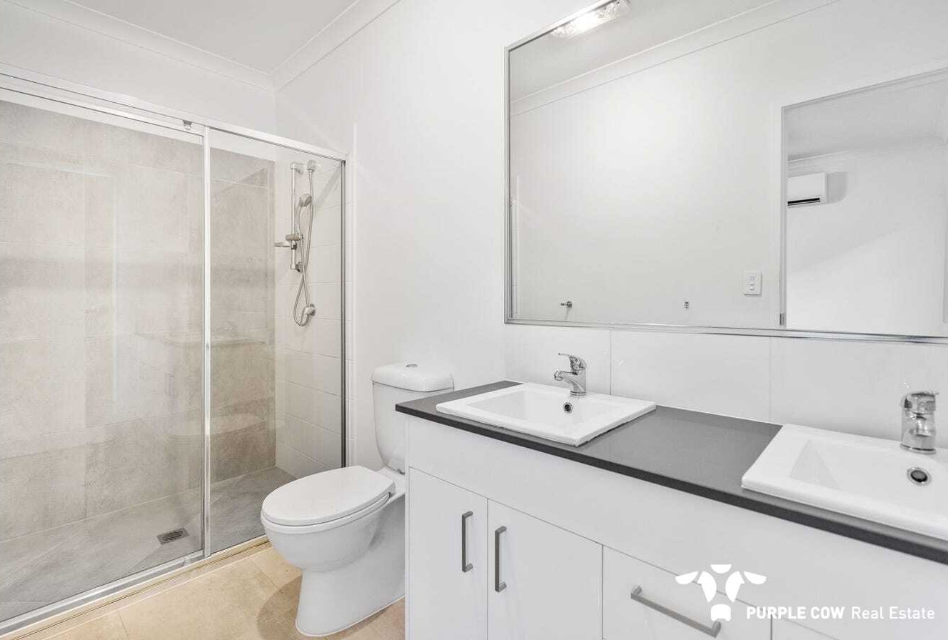 Rental: 3 Abington Street, Spring Mountain, QLD, 4300 photo-3
