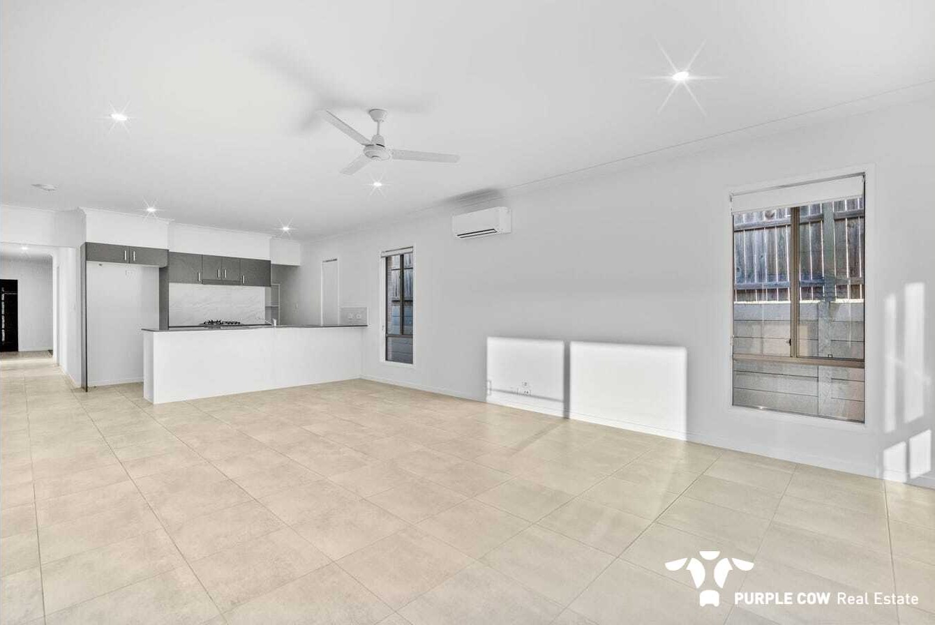 Rental: 3 Abington Street, Spring Mountain, QLD, 4300 photo-5