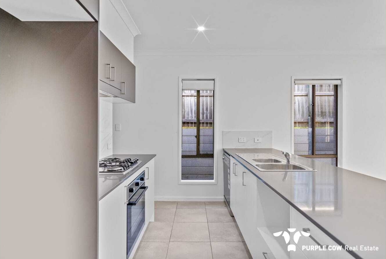 Rental: 3 Abington Street, Spring Mountain, QLD, 4300 photo-12